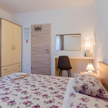 Room Laudina Cres Eksteriør billede